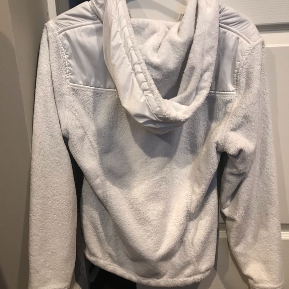 White Fuzzy Northface Jacket With Hood - Picture 2 of 4